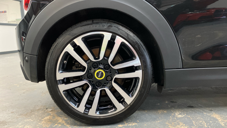 MINI Hatchback 135kW Cooper S Level 3 33kWh 3dr Auto Electric Hatchback